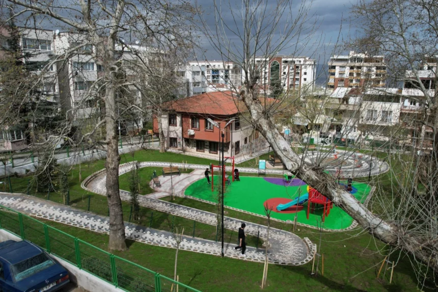 Bursa Yıldırım'da yeni parklar ve yeşil alanlar oluşturuluyor.
