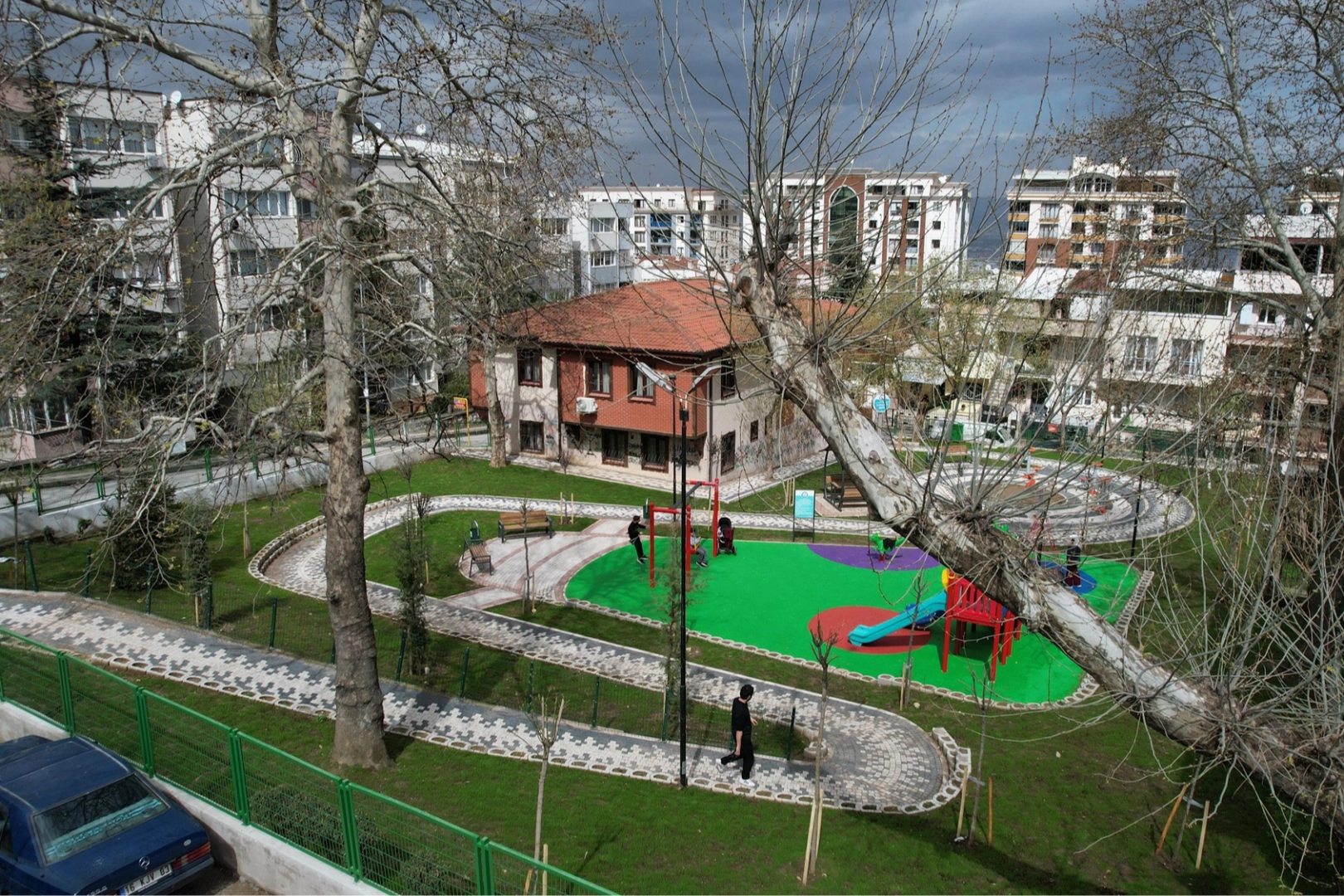 Bursa Yıldırım'da yeni parklar ve yeşil alanlar oluşturuluyor.