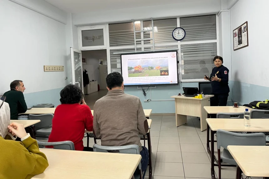 Kocaeli'nde Bilgievleri personeline yangın güvenliği eğitimi veriliyor