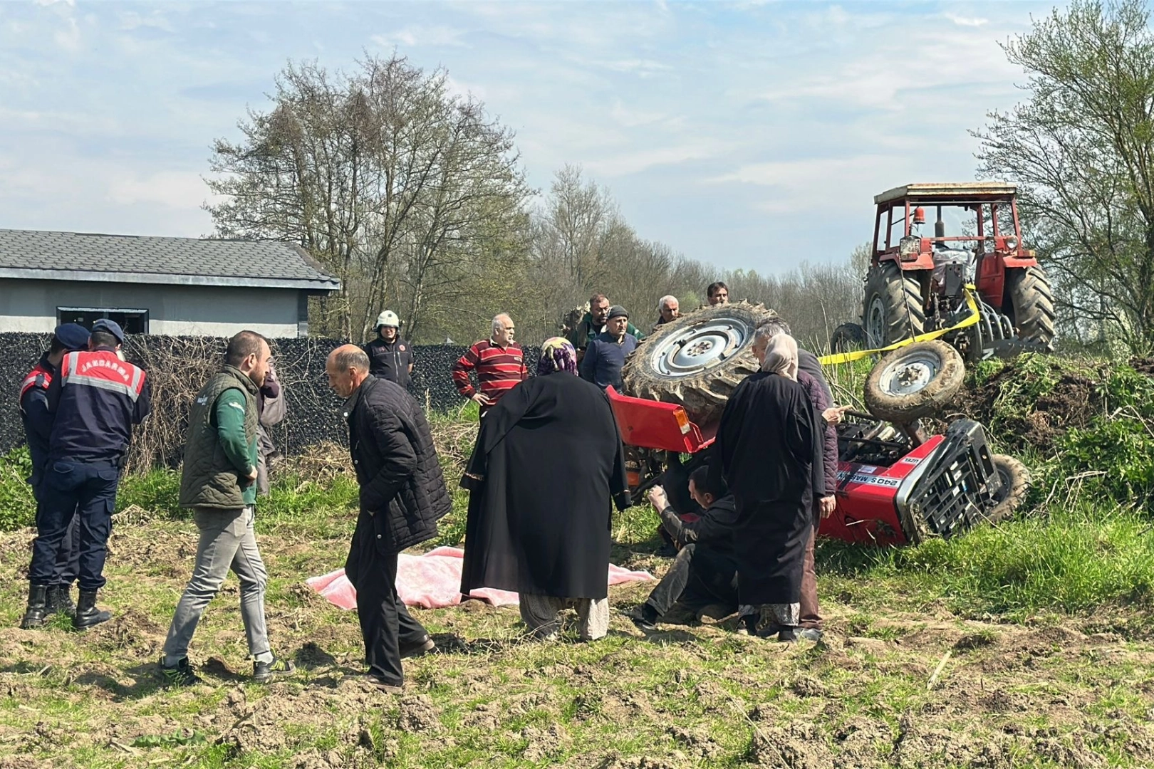 Düzce'de meydana gelen traktör kazasında hayatını kaybeden kişi