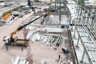 Kocaeli Sosyal Yaşam Merkezi inşaatının havadan görünümü, yapılar yükseliyor.