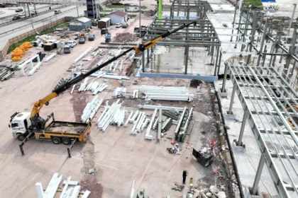 Kocaeli Sosyal Yaşam Merkezi inşaatının havadan görünümü, yapılar yükseliyor.