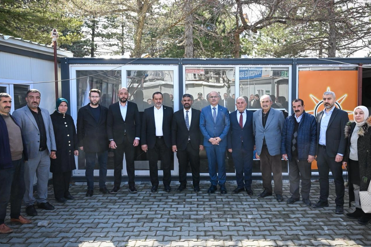 Malatya Büyükşehir Belediye Başkanı Sami Er, Doğanşehir'de temaslarda bulundu.