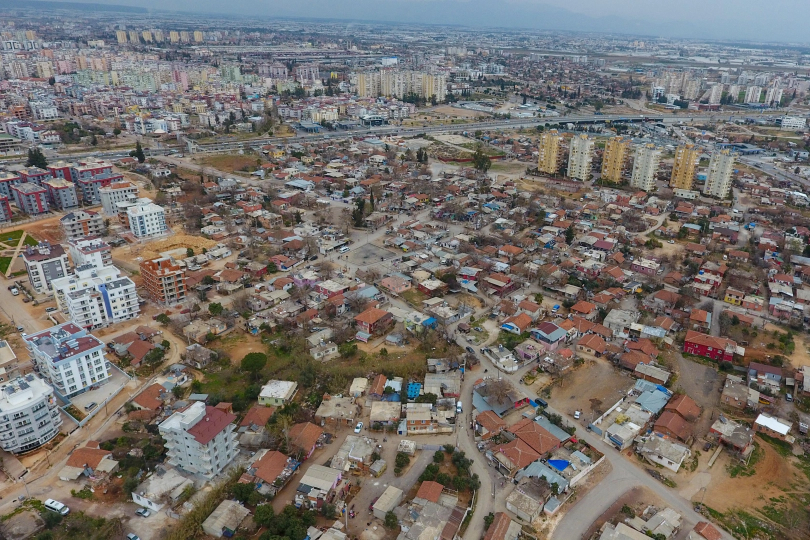 Antalya Zeytinköy'de çocuk ve gençlerin sosyal desteklenmesi amacıyla kurulan ZEYDAM projesi.