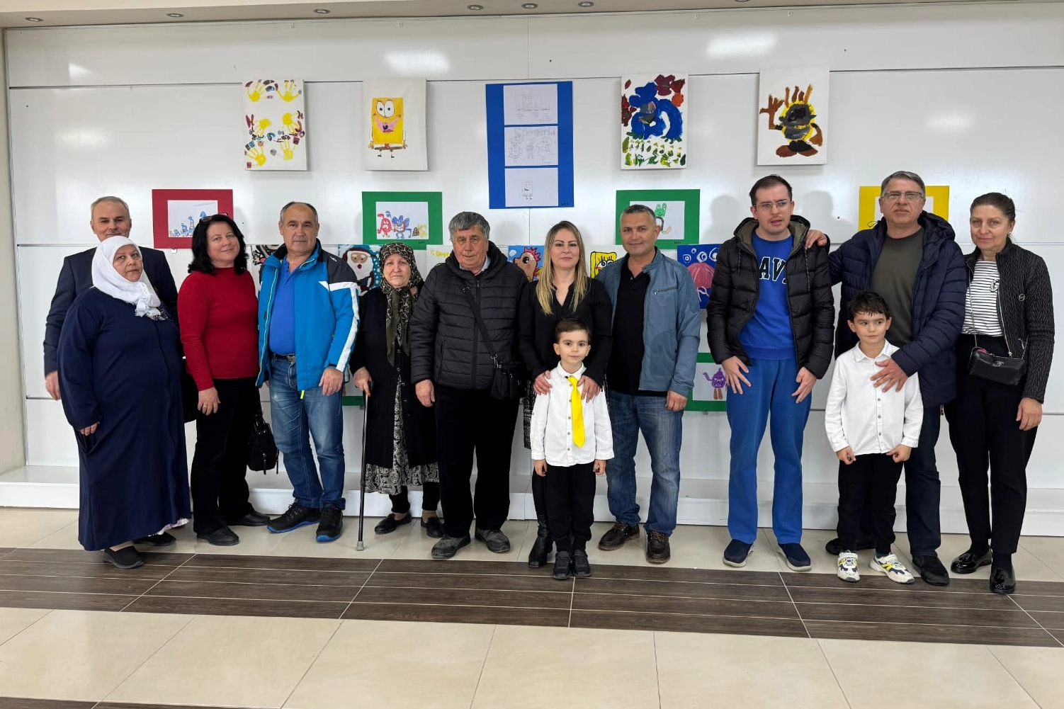 6 yaşındaki ressam Yağız Baladur'un Çanakkale'de açtığı kişisel resim sergisi