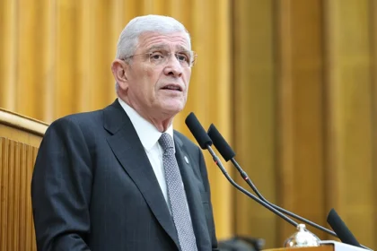 İYİ Parti Genel Başkanı Müsavat Dervişoğlu'nun erken seçim çağrısı yaptığı anın görseli