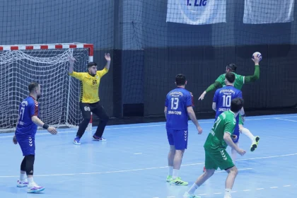 Bursa Nilüfer Belediyespor hentbol takımının play-off maçındaki galibiyetini gösteren görsel.