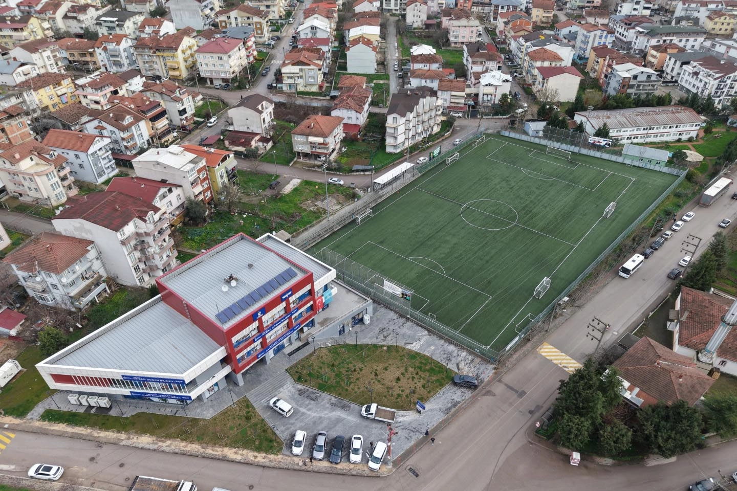 Kocaeli'de inşa edilen modern spor tesislerinde geleceğin yetenekli sporcuları yetişiyor