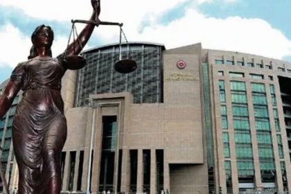 Ünlülere yönelik uyuşturucu operasyonu kapsamında gözaltına alınan şüpheliler.