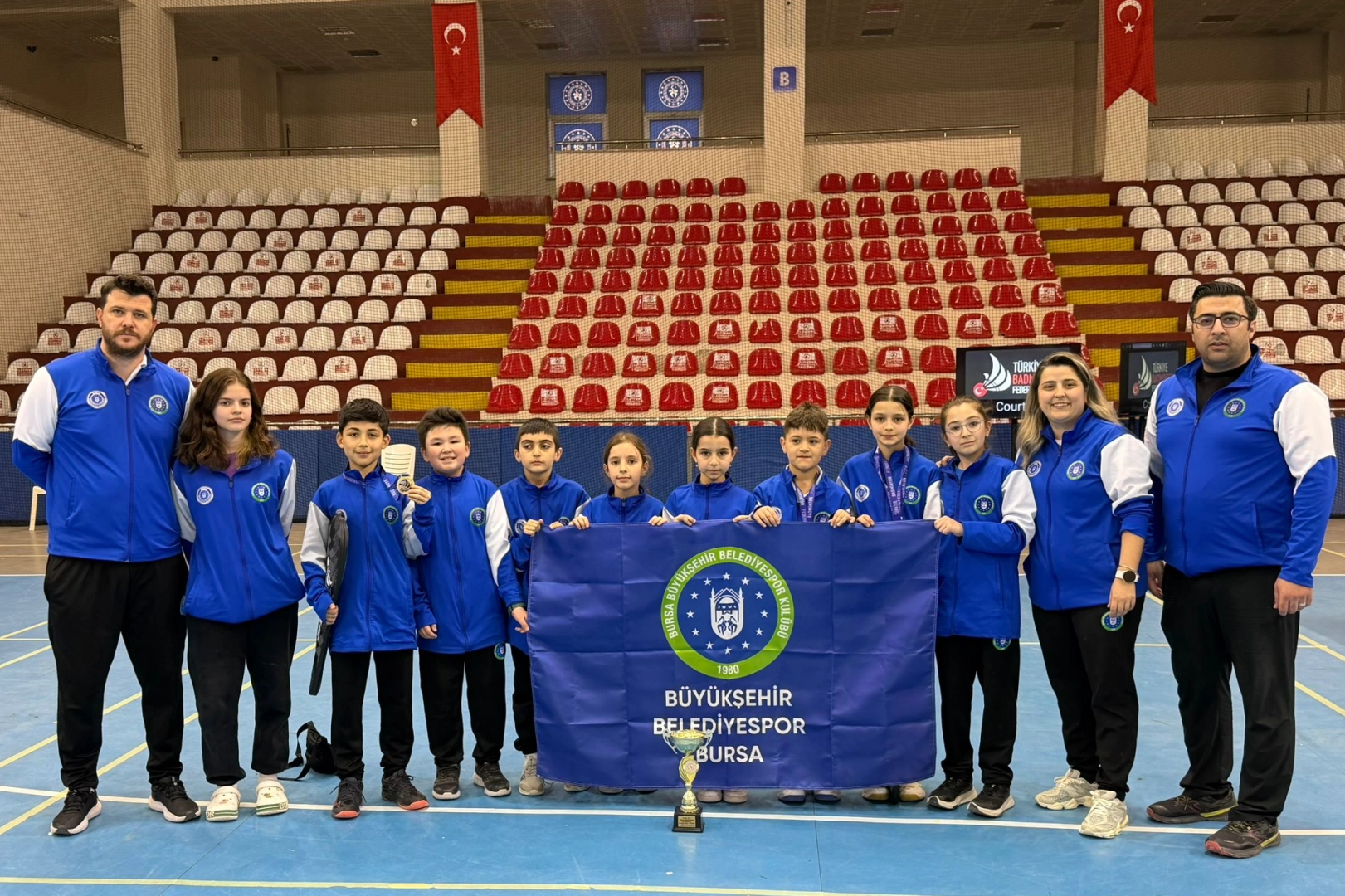Bursa Büyükşehir Belediyespor badminton takımı Amasya'da düzenlenen Türkiye Şampiyonası'nda madalyalar kazandı.