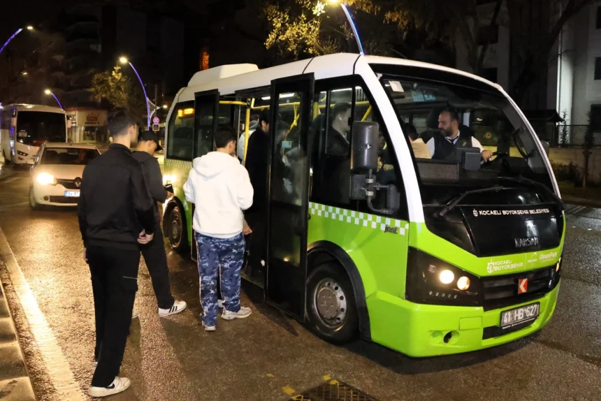 Kocaeli'de gece otobüs seferleri vatandaşlar tarafından büyük ilgi görüyor ve memnuniyetle karşılanıyor.