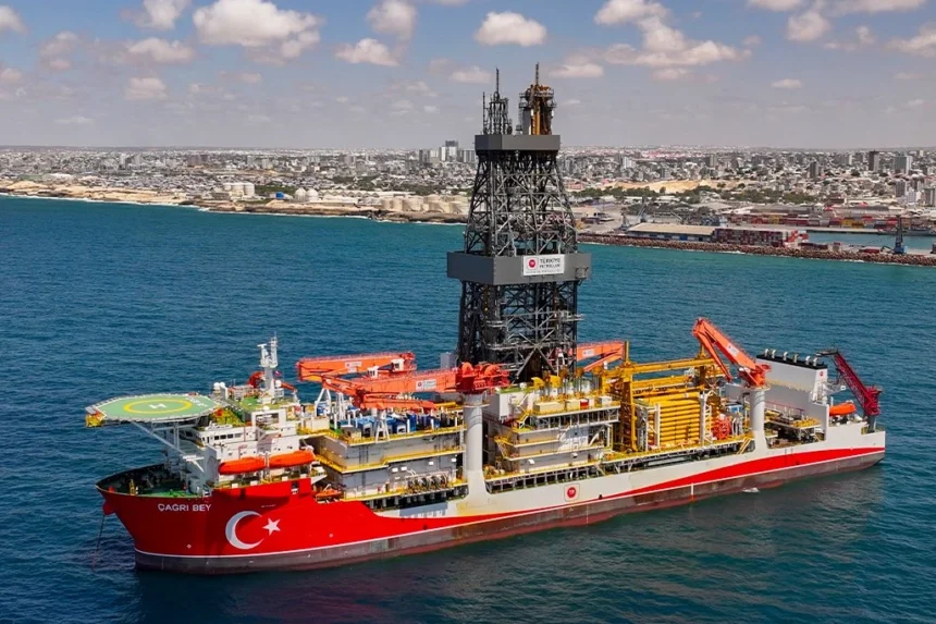 Çağrı Bey gemisi Somali kıyılarında enerji sondajı yapıyor.