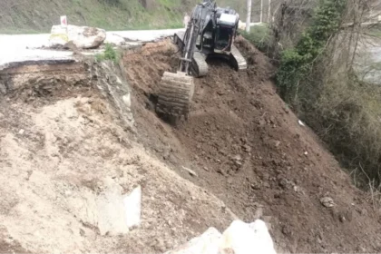 Düzce Yığılca'da heyelan sonrası devam eden çalışmalardan genel görünüm