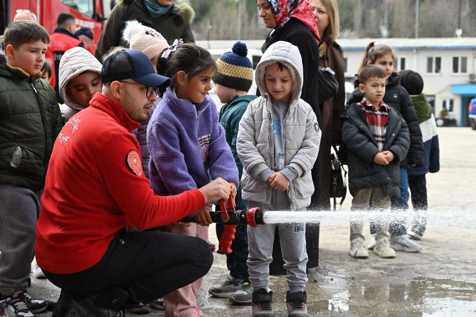 Bilecik Bozüyük'te ana sınıfı öğrencilerine verilen yangın güvenliği eğitimi