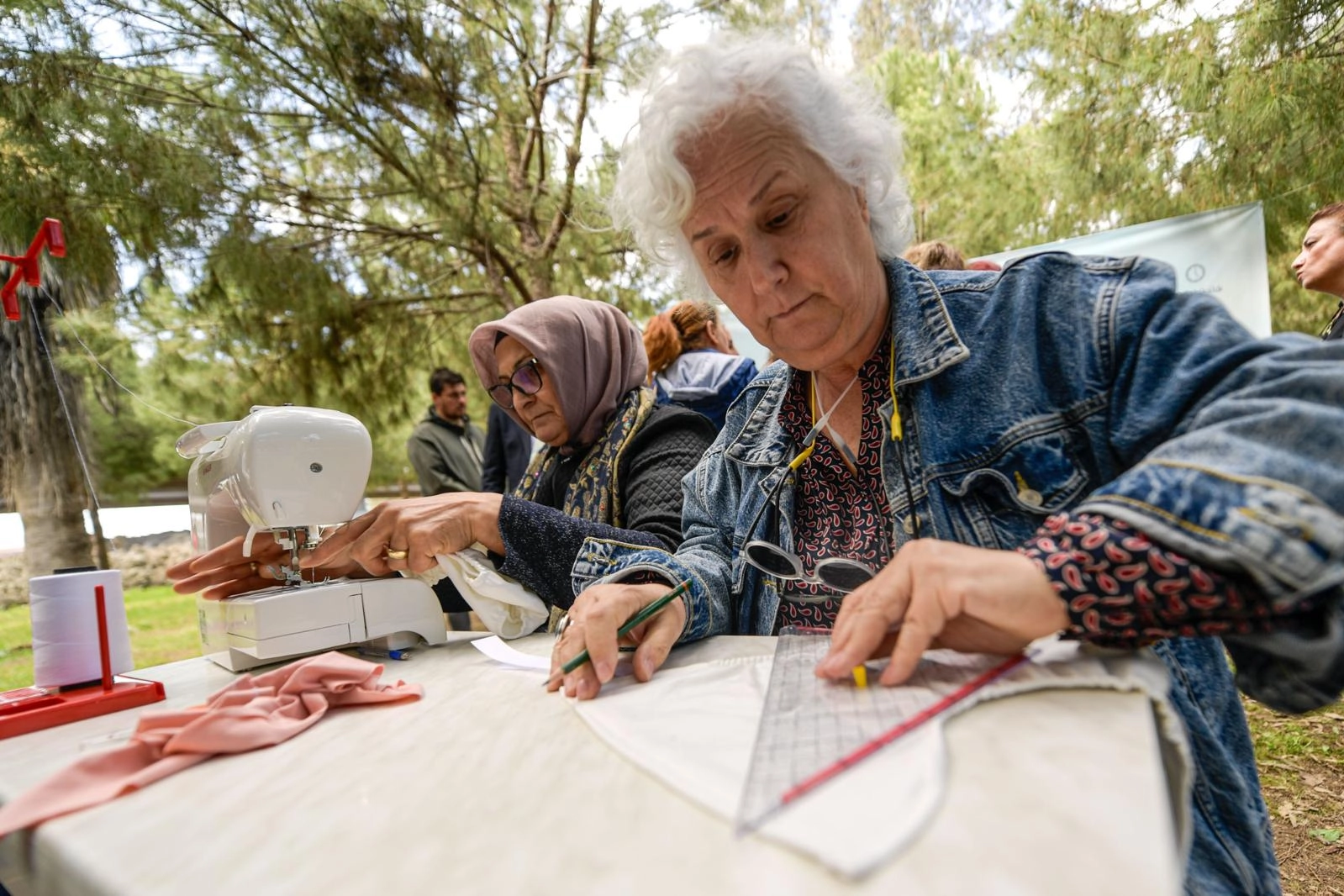 İzmir Meslek Fabrikası'nda zorluklara rağmen devam eden eğitim ve üretim faaliyetleri