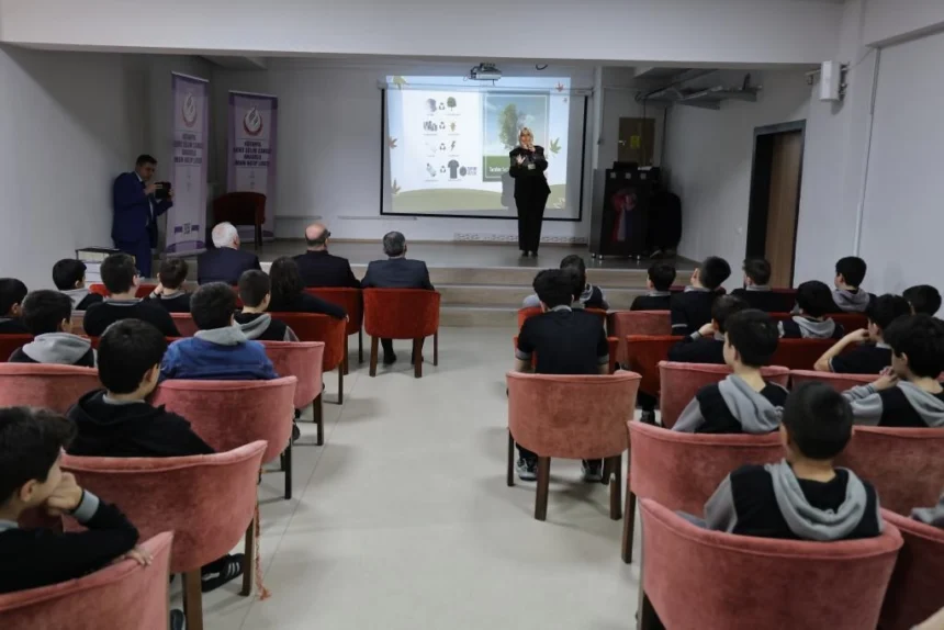 Kütahya'da sıfır atık eğitimi alan öğrenciler
