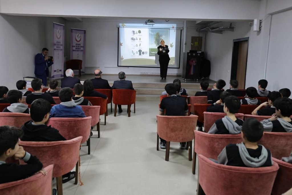 Kütahya'da sıfır atık eğitimi alan öğrenciler
