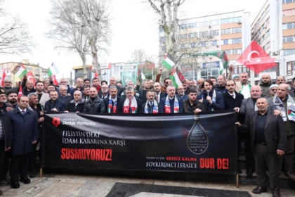 Kocaeli'den Filistin'e destek veren yetkililer ve vatandaşların İsrail'in tartışmalı yasasına tepki gösterdiği basın açıklaması
