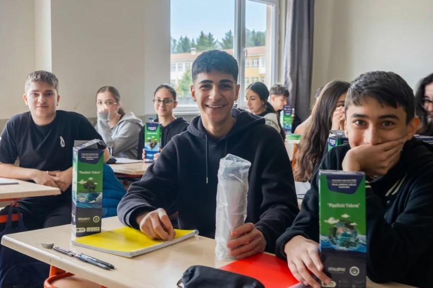 Yıldırım Belediyesi'nin 'Plastiksiz Yıldırım' projesi kapsamında öğrencilere dağıtılan çelik mataralar ve okullara kurulan arıtma sistemleri
