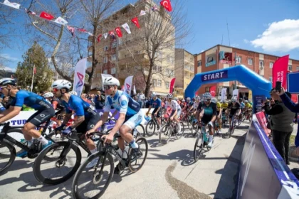 8. Tour of Mersin Uluslararası Bisiklet Turu Gülnar Etabı Yarışmacıları ve Ödül Töreni