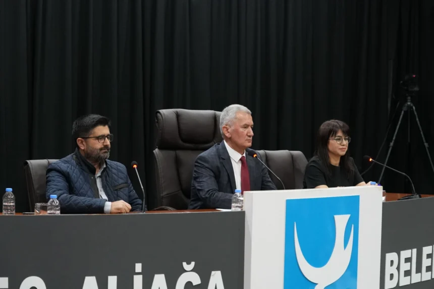Aliağa Belediyesi Meclis Salonu'nda faaliyet raporu görüşmesi ve personel promosyon ihalesi sonuçlandı.