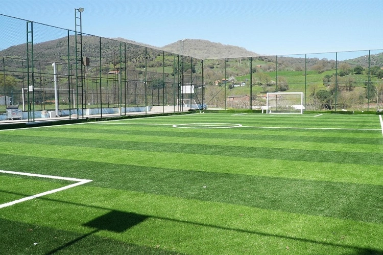 Balıkesir Büyükşehir Belediye Başkanı Ahmet Akın'ın talimatıyla yenilenen spor sahası