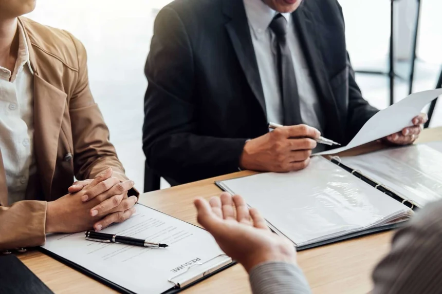 Arabuluculuk uygulamaları sayesinde 2025'te uyuşmazlıkların 'ü mahkemeye gitmeden çözüldü, yargı yükü azaldı.