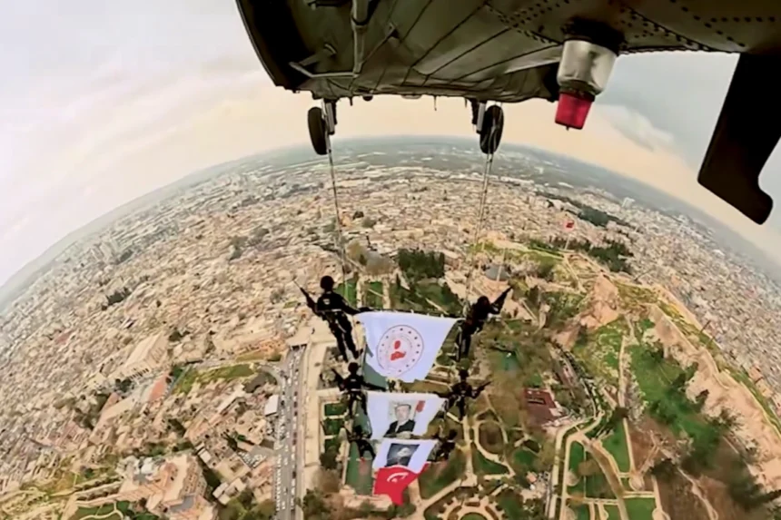 Şanlıurfa'nın kurtuluşunun 106. yıl dönümü kutlamaları kapsamında Jandarma birliklerinin düzenlediği gösteri.