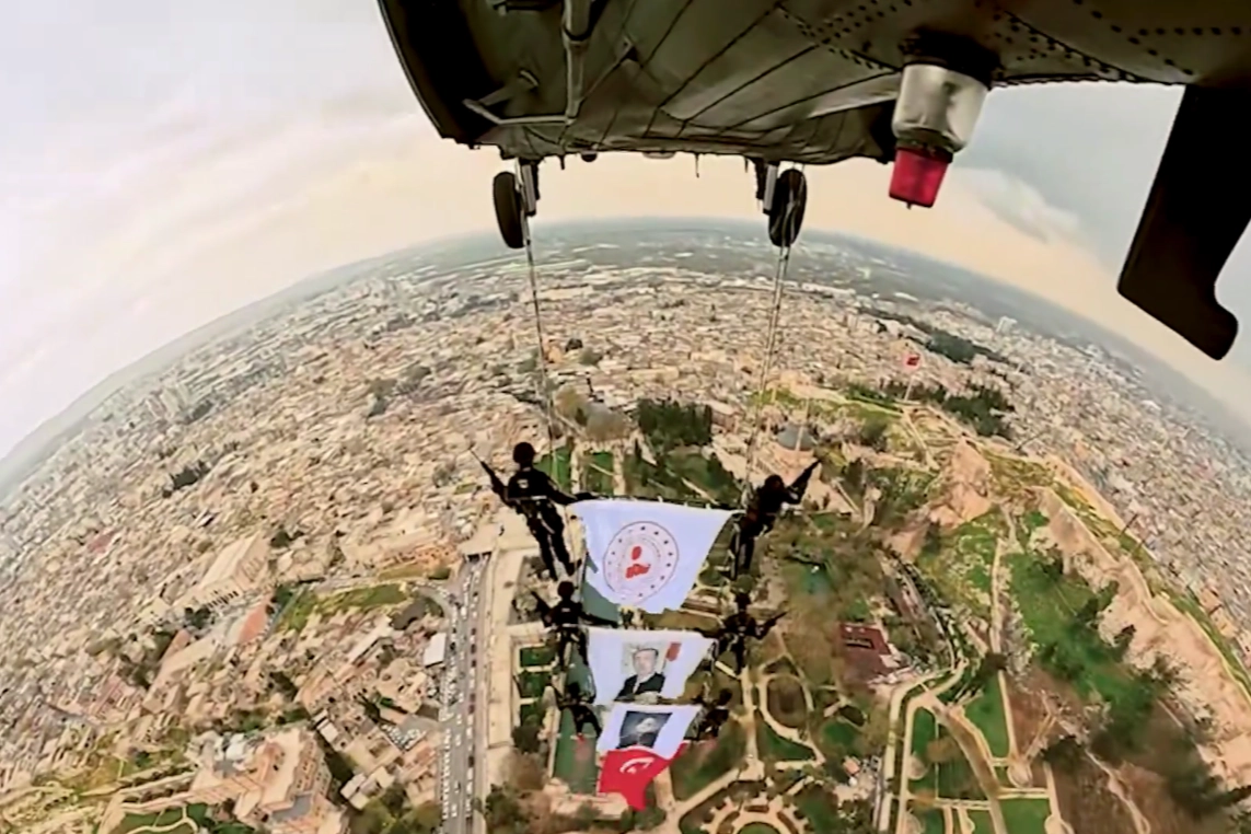 Şanlıurfa'nın kurtuluşunun 106. yıl dönümü kutlamaları kapsamında Jandarma birliklerinin düzenlediği gösteri.