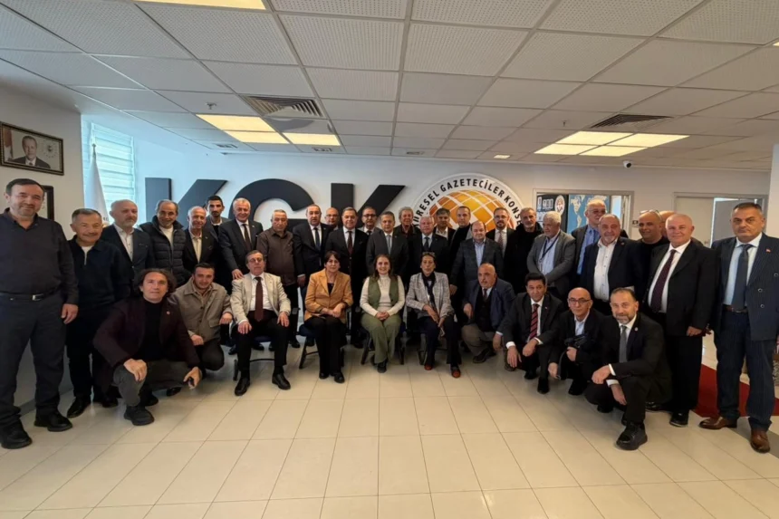 Küresel Gazeteciler Konseyi'nin Ankara'daki toplantısında yerel medya temsilcileri meslek birliği yasası talebini dile getirdi.