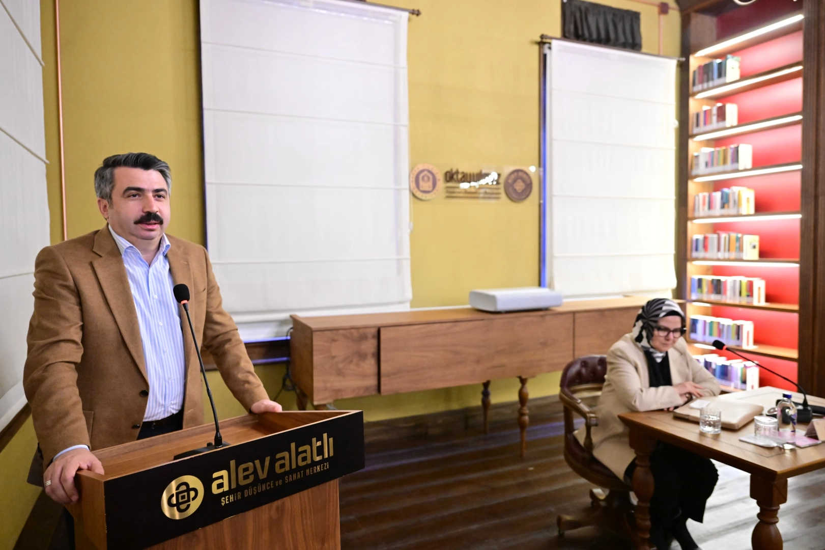 Ayşe Böhürler, Bursa Yıldırım'da kültür politikaları üzerine konuştu.