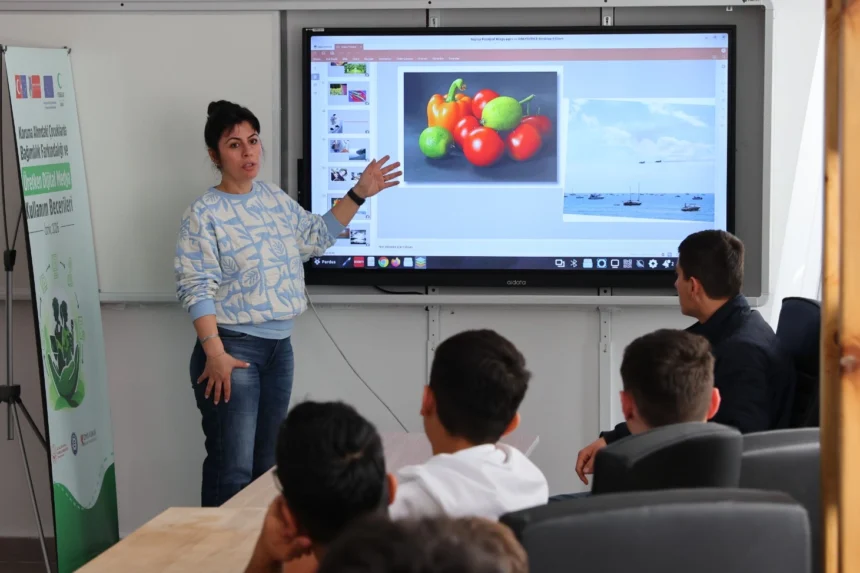Yeşilay İzmir tarafından koruma altındaki çocuklara yönelik düzenlenen dijital farkındalık ve medya kullanımı eğitimi