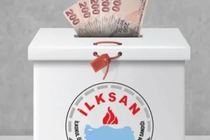 İLKSAN'da öğretmenlerin aidat ve emekli yardımı haklarına ilişkin yapılan yeni düzenlemeleri gösteren kapak görseli.