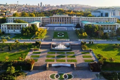 TBMM'de doğum izninin 24 haftaya çıkarılması, babalık izninin artırılması ve çocuk haklarına yönelik yeni düzenlemeleri içeren kanun teklifi görüşülüyor.