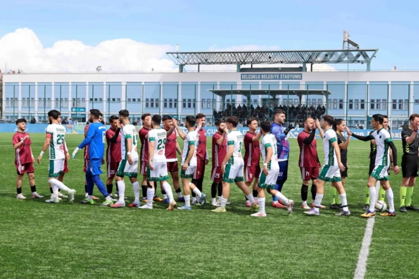 Karatay Belediyespor futbol takımı namağlup şampiyon olarak Süper Amatör Küme'ye yükseldi