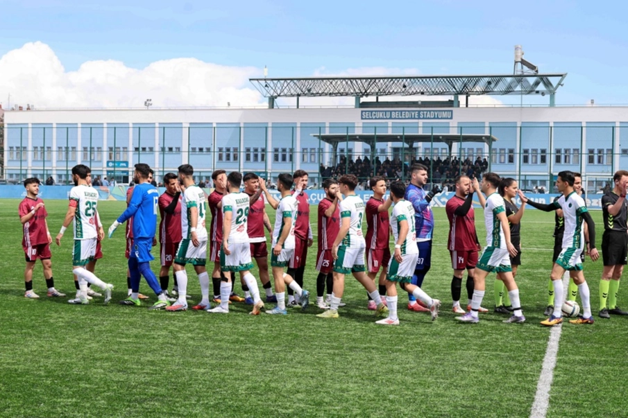 Karatay Belediyespor futbol takımı namağlup şampiyon olarak Süper Amatör Küme'ye yükseldi