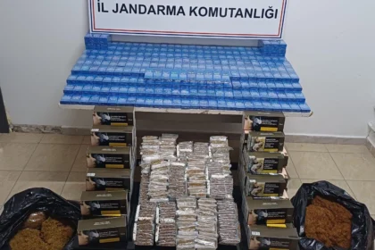 Bursa İnegöl'de jandarma ekiplerinin kaçak sigara ve tütün operasyonu sonucunda ele geçirilen malzemeler