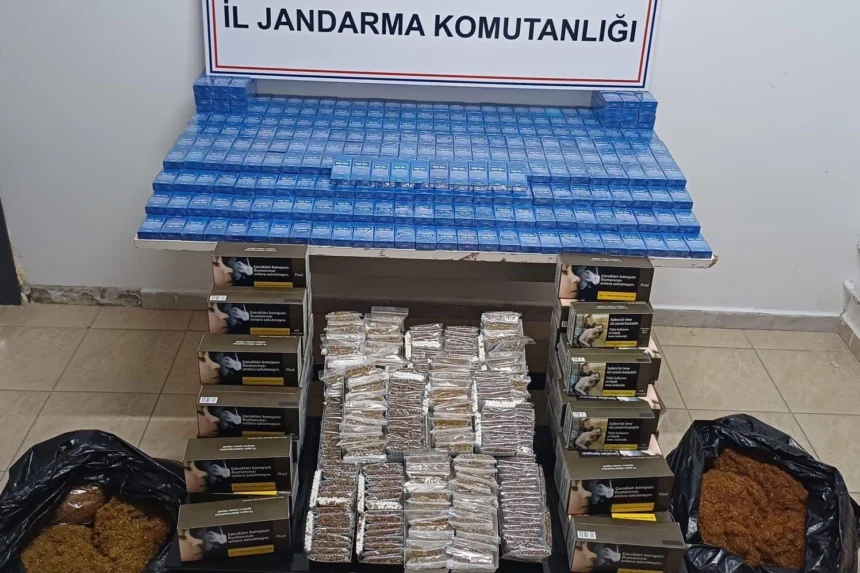 Bursa İnegöl'de jandarma ekiplerinin kaçak sigara ve tütün operasyonu sonucunda ele geçirilen malzemeler