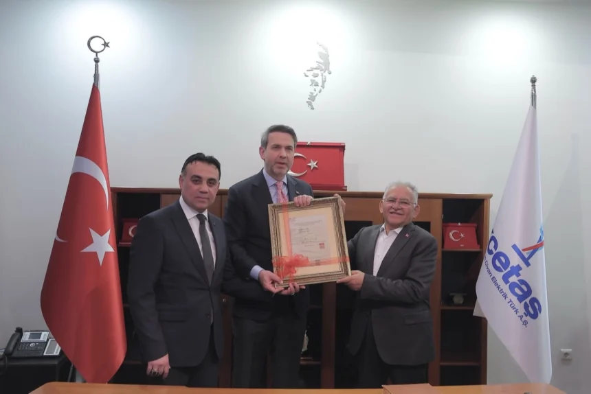 Enerji ve Tabii Kaynaklar Bakanı Alparslan Bayraktar, KCETAŞ'ı ziyaret ederek çalışmalar hakkında bilgi aldı.