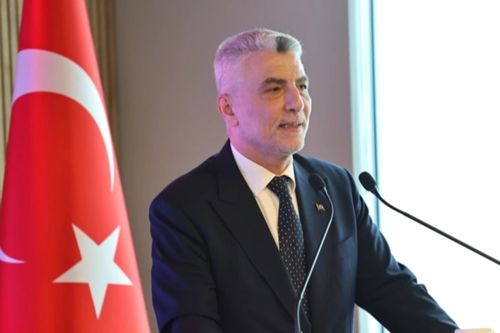 Şubat ayı cari işlemler açığı 7,5 milyar dolar olarak açıklandı, Türkiye ekonomisinin dış ticaretteki riskleri yönettiği belirtildi.