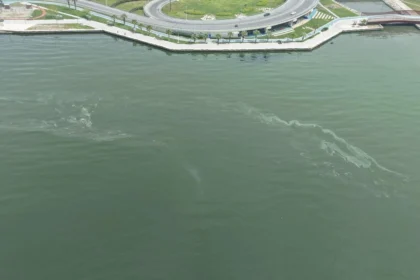İzmir Körfezi'nde dron ile tespit edilen dış kaynaklı kirlilik