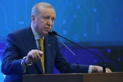 Cumhurbaşkanı Erdoğan, bağımlılığın Türkiye ekonomisine maliyetini açıkladı ve mücadele için seferberlik çağrısı yaptı.