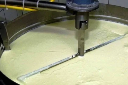 Süt ürünleri üretimindeki artışı gösteren TÜİK verileri ve yoğurt üretiminin zirvede olduğunu belirten grafik