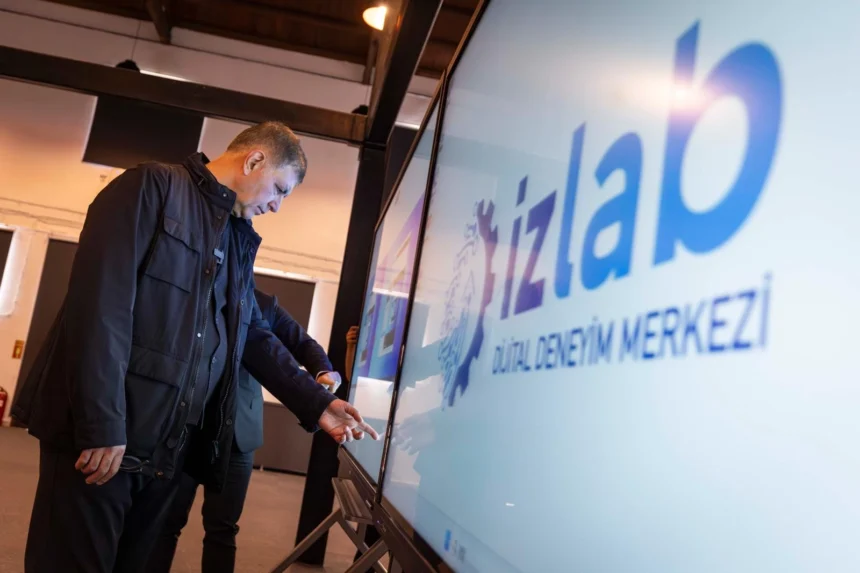 İzmir Dijital Deneyim Merkezi'nin Tarihi Havagazı Fabrikası'ndaki açılışı