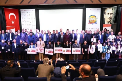 Sakarya'da 'Çekirdekten Girişimci' Proje Olimpiyatları'nda dereceye giren öğrencilerin ve projelerin sergilendiği final etkinliği