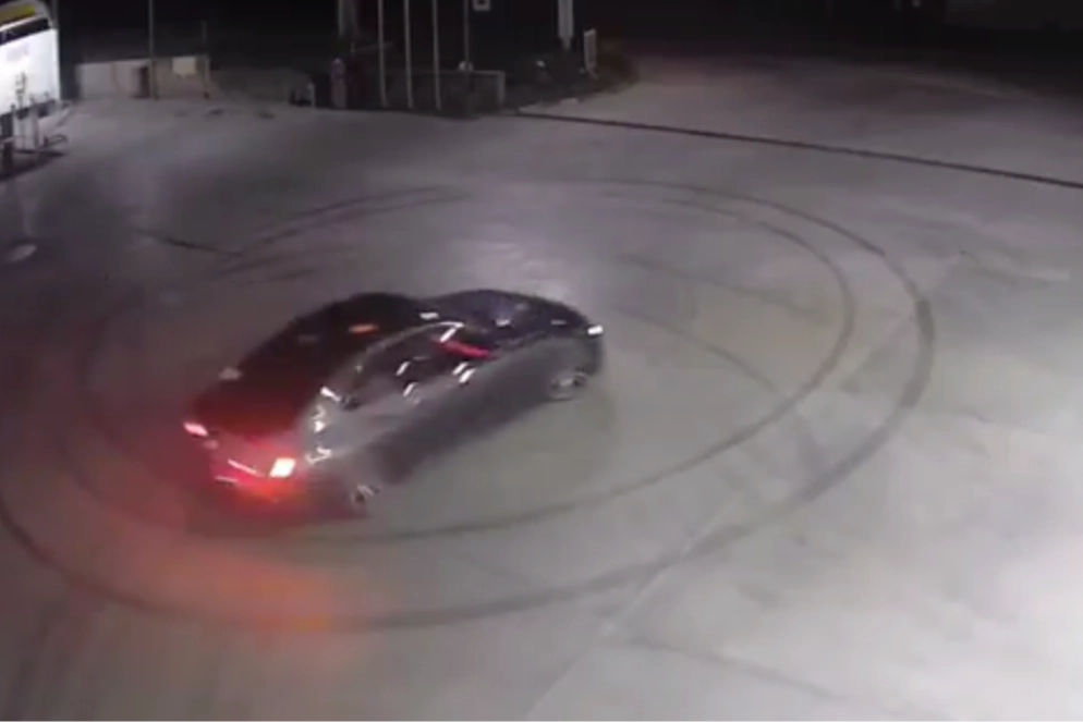 Osmangazi'de drift yapan sürücüye jandarma tarafından ceza kesildiğini gösteren görsel