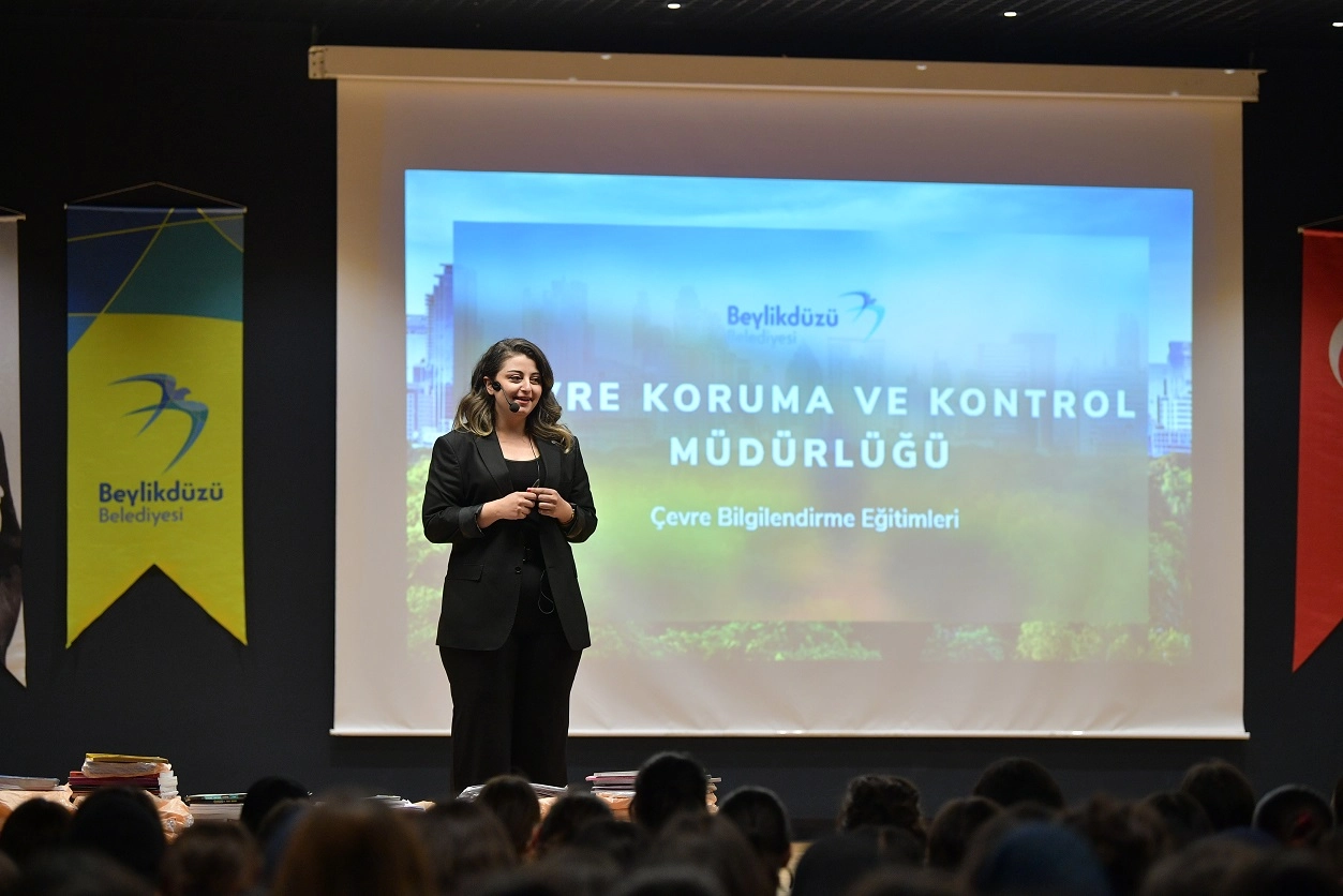 Beylikdüzü'nde çevre bilinci eğitimleri alan öğrenciler