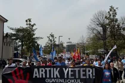 Eğitim sendikaları Düzce'de okullardaki şiddet olaylarına tepki gösterdi.