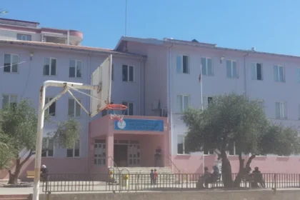 Kahramanmaraş'ta bir ortaokulda meydana gelen silahlı saldırı sonrası Milli Eğitim Bakanlığı'ndan açıklama yapıldı.