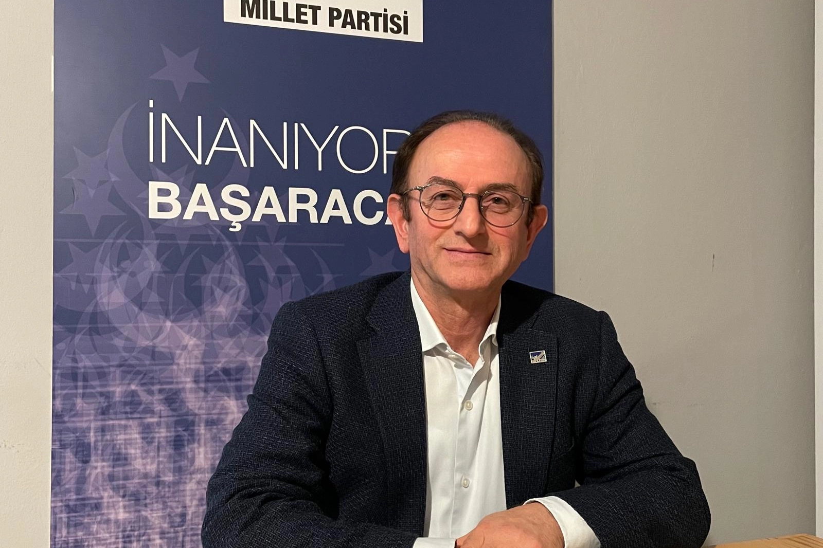 Millet Partisi Bursa İl Başkanı Hüsamettin Akyıldız, okul şiddetine karşı milli yas çağrısı yapıyor.